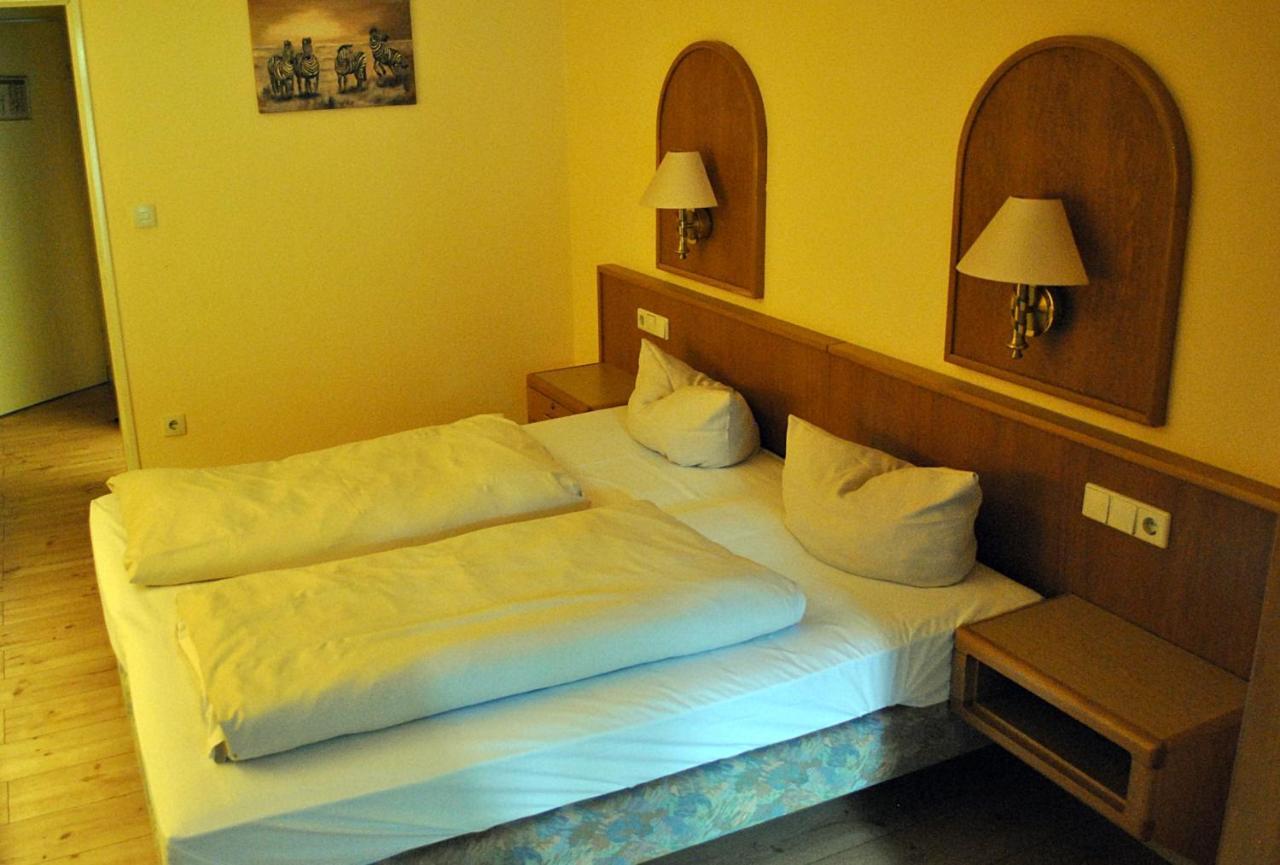 Parkhotel Keck - Castillo Del Bosque Wingst Exterior foto